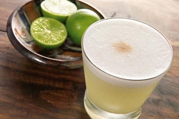 pisco sour lessons for travellers in miraflores, lima